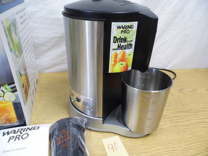 lot 90 image: Waring Pro Juicer