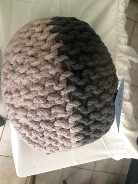 lot 20 image: Decorative Pillow