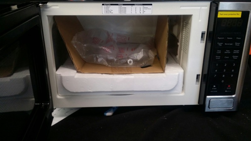 lot 96 image: Kenmore Microwave Oven
