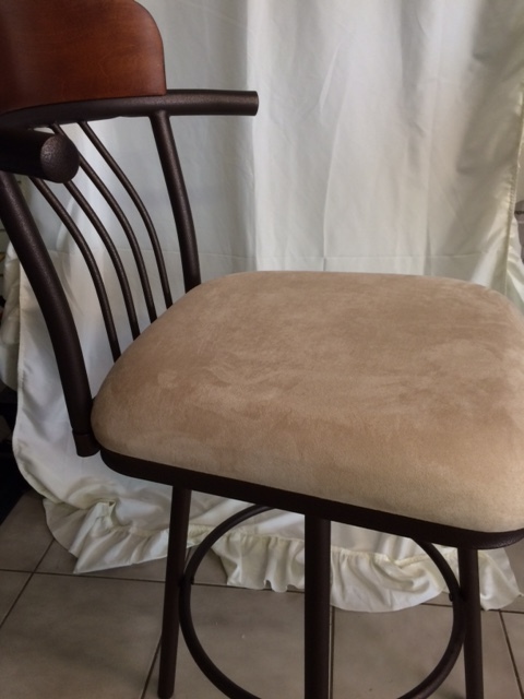 lot 148 image: 28 Swivel Bar Stool With Fabric Cushion