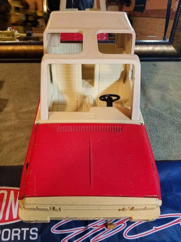 lot 63 image: Large...Tonka jeep