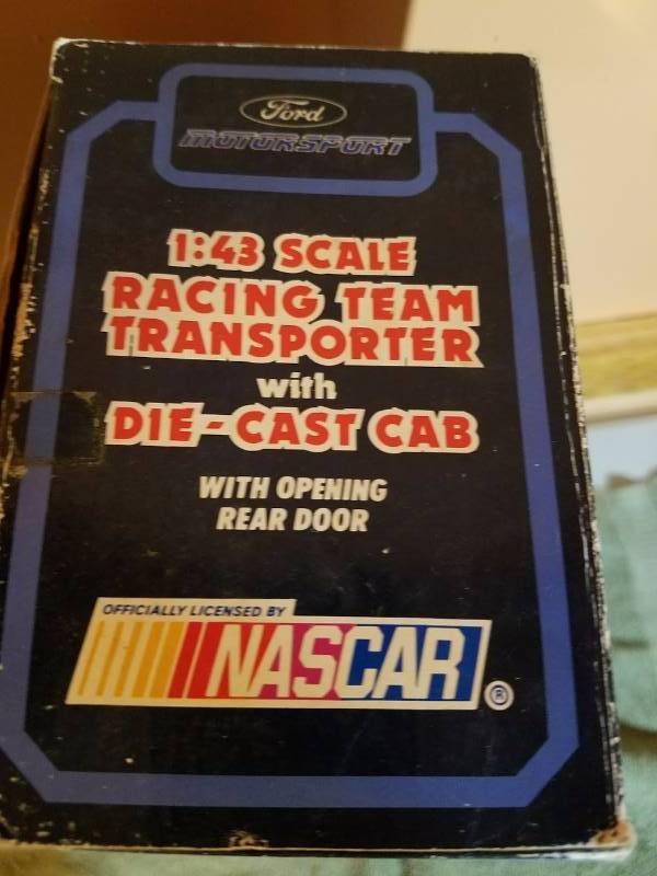 lot 35 image: NASCAR    Budweiser Die-Cast Semi