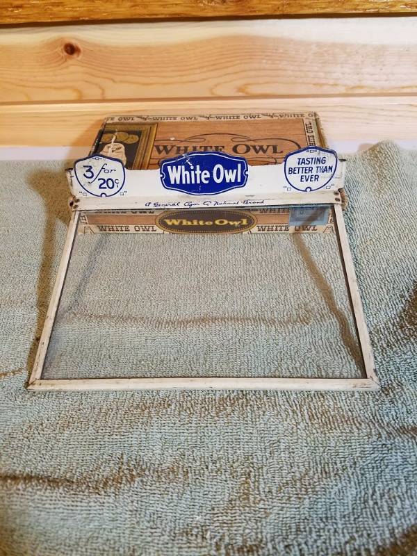 lot 18 image: Vintage,Original,White Owl Cigar Box With Origanal Glass Display Case