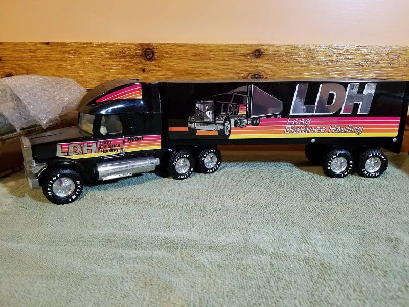 lot 81 image: LDH Semi Tractor Trailer