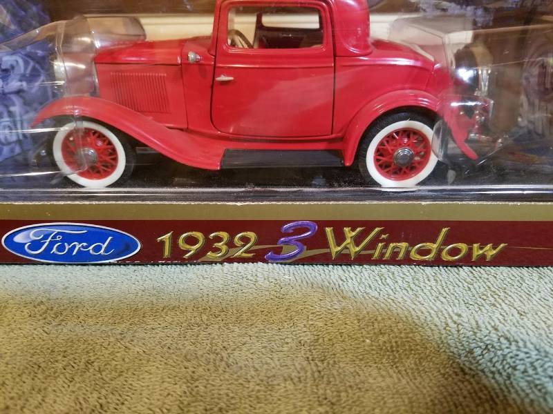 lot 109 image: 1939 Ford Die Cast 118 Scale