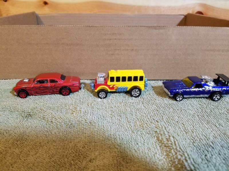 lot 104 image: Hot Wheels & Others Die casts