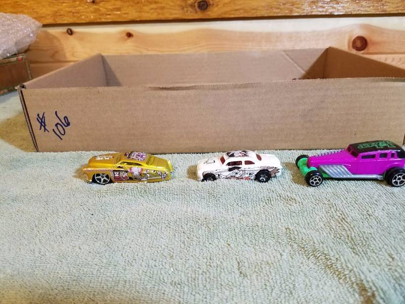 lot 106 image: Hot Wheels & Others Die casts