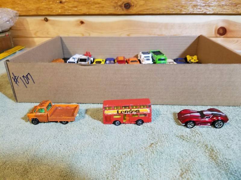 lot 107 image: Hot Wheels & Others Die casts