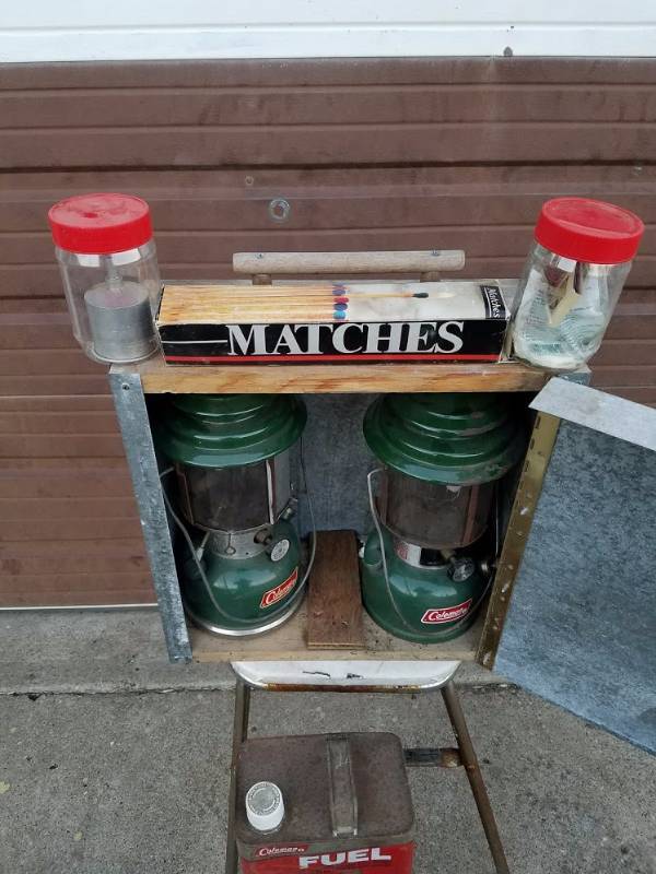 lot 116 image: Coleman Lantern Camping set