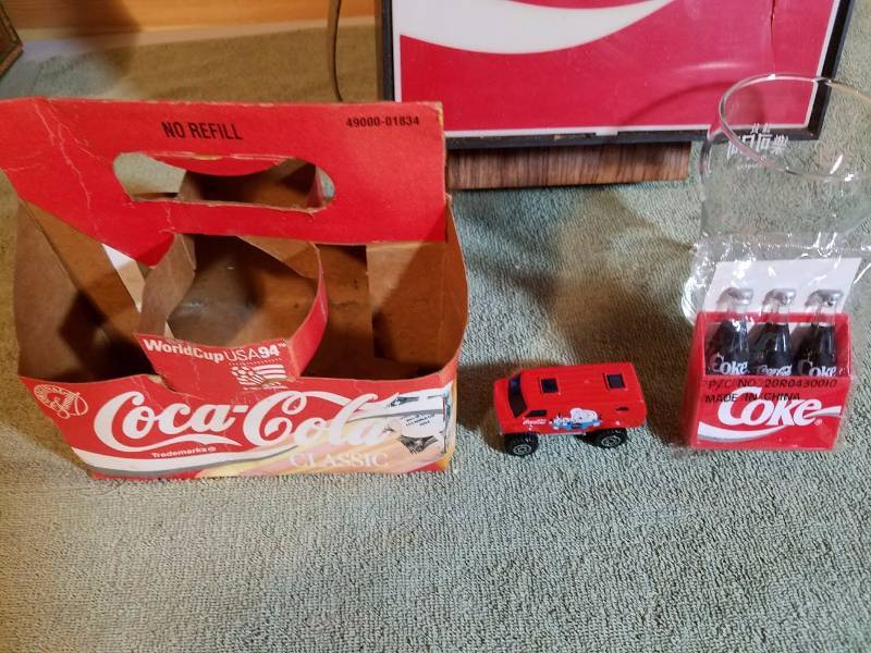 lot 123 image: Coke Collectibles