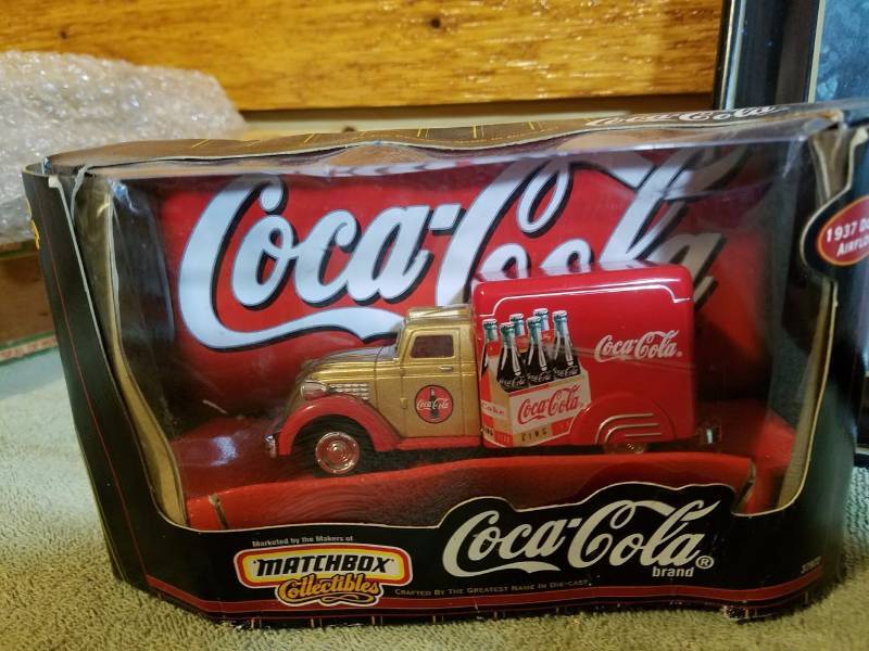 lot 125 image: Coca- Cola Collectibles