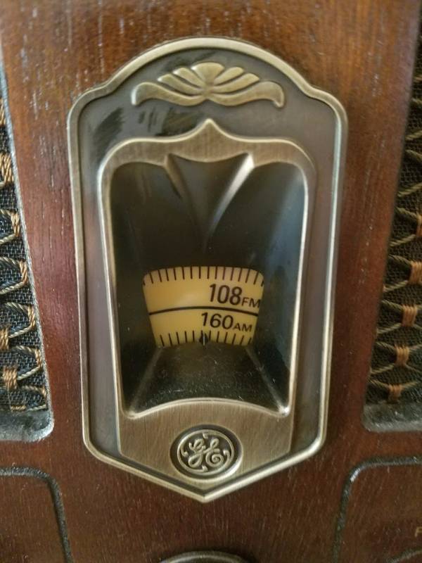 lot 98 image: General Electric Replica Radion