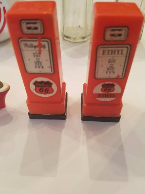 lot 110 image: Vintage saltPepper Shakers