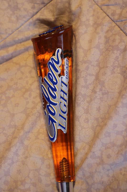Michelob Golden light draft beer ta...
