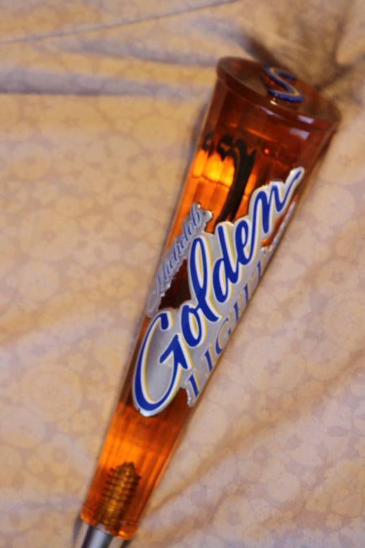 Michelob Golden light draft beer ta...