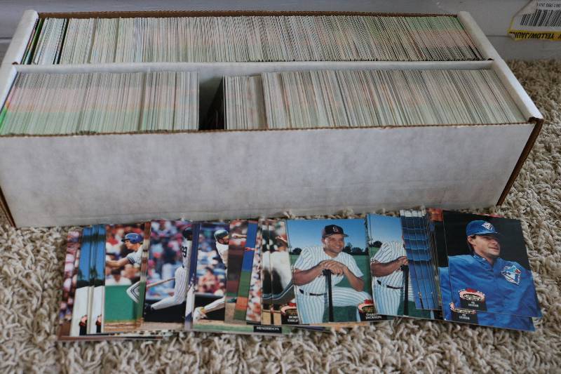 Box of 1992 Topps stadium club base...