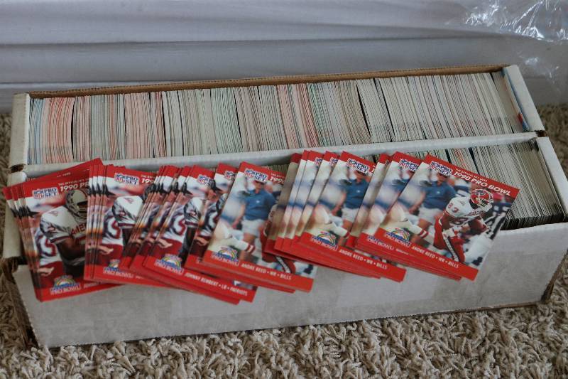 Box of 1990 proset football cards...