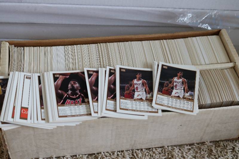 Box of 1990-91 Fleer and skybox bas...