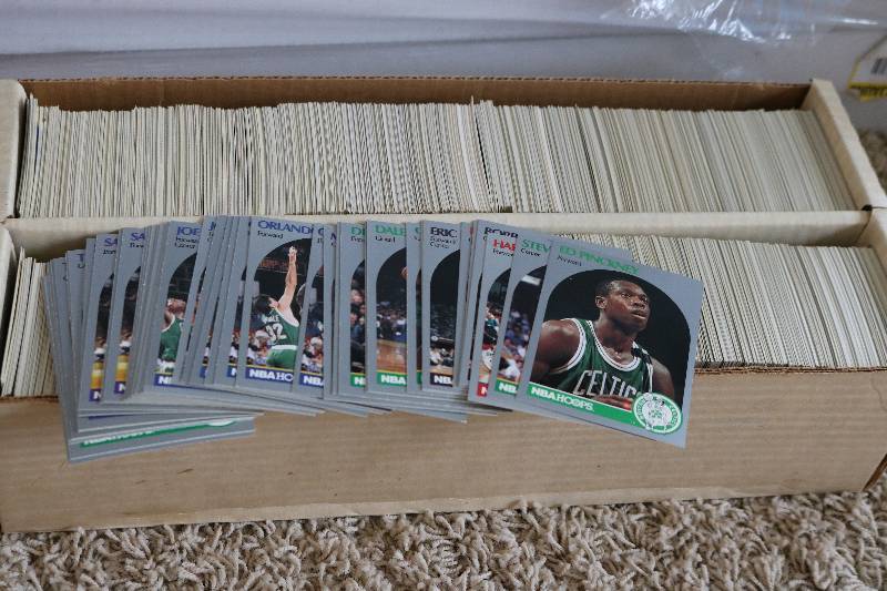 Box of 1990-91 NBA hoops basketball...