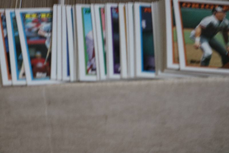 Box of 1988-89 topps baseball cards...