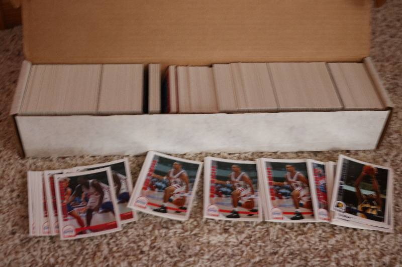 Box of 1992-93 NBA hoops basketball...