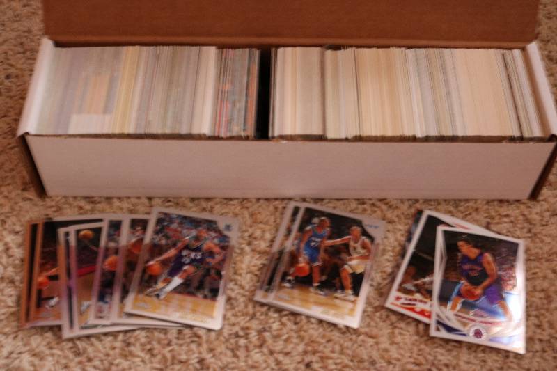 Box of mixed basketball cards...