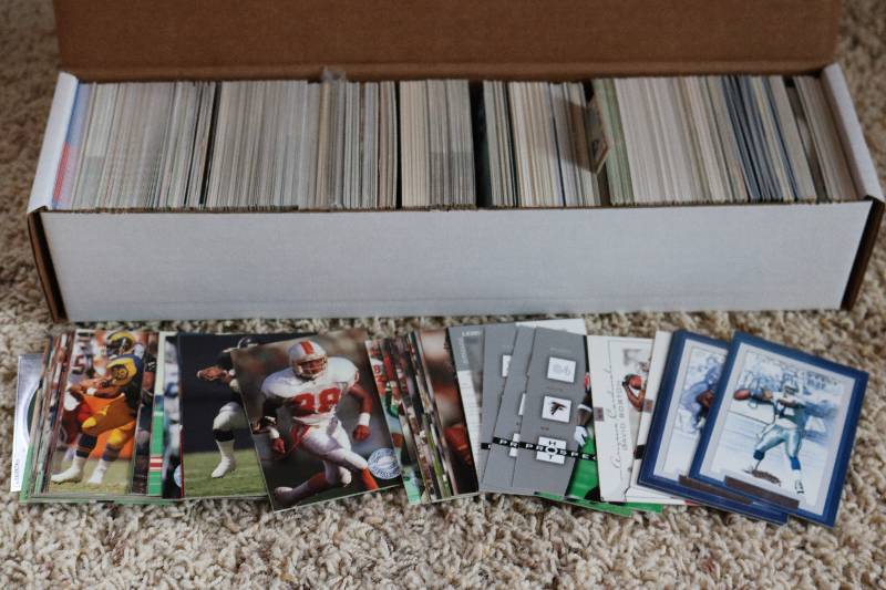 Box of mixed football cards...