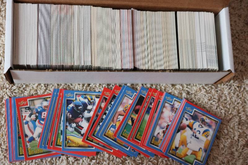 Box of score football cards...