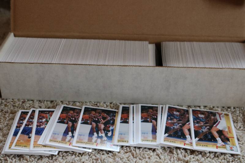 Box of 1991-92 upperdeck basketball...