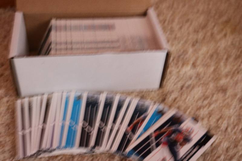 Box of 2003-2006 leaf stars &rookie...