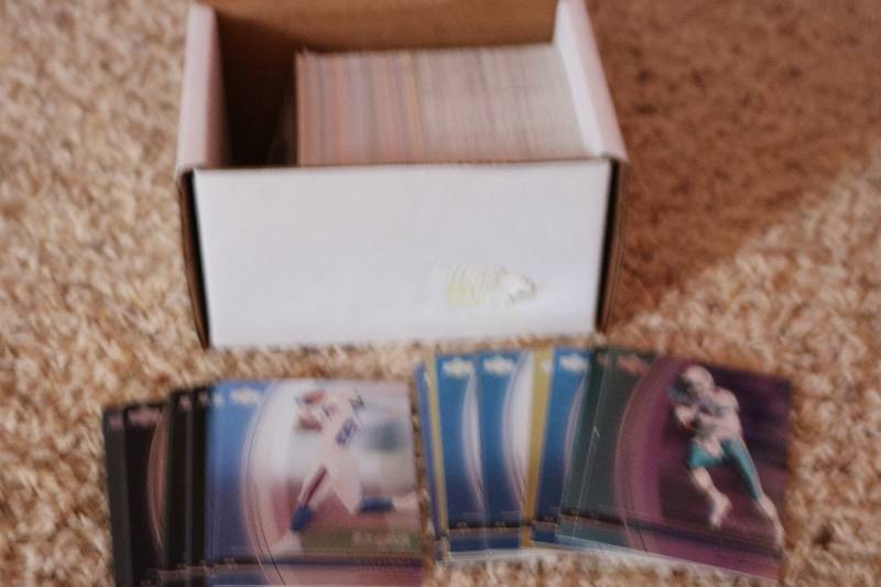 Box of 1999 upperdeck black diamond...