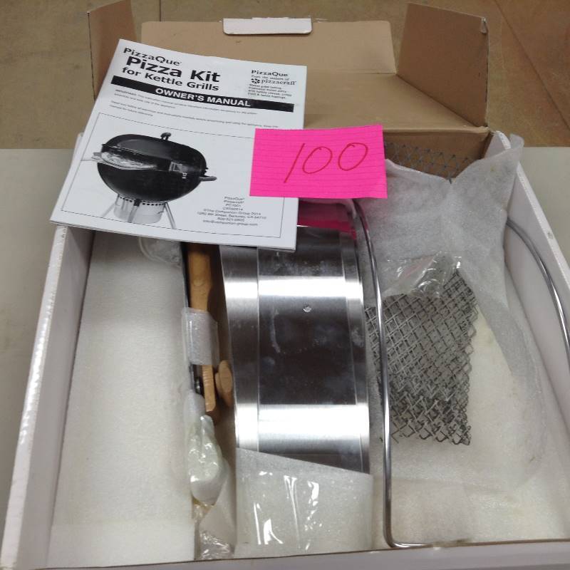 lot 100 image: Pizza Que Pizza Kit for Kettle Grills Never used