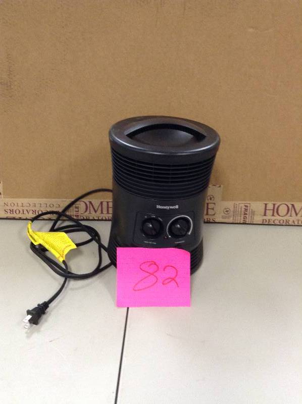 lot 82 image: Honeywell 360 space heater