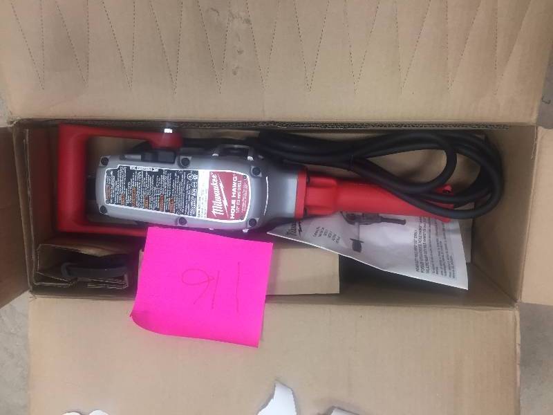 lot 116 image: Milwaukke 7.5 Amp 12 in. Hole Hawg Heavy-Duty Drill Never used