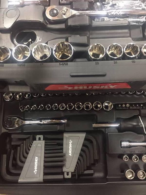 lot 122 image: Husky Mechanics Tool Set (268-Piece) never used 1 wrench is broken