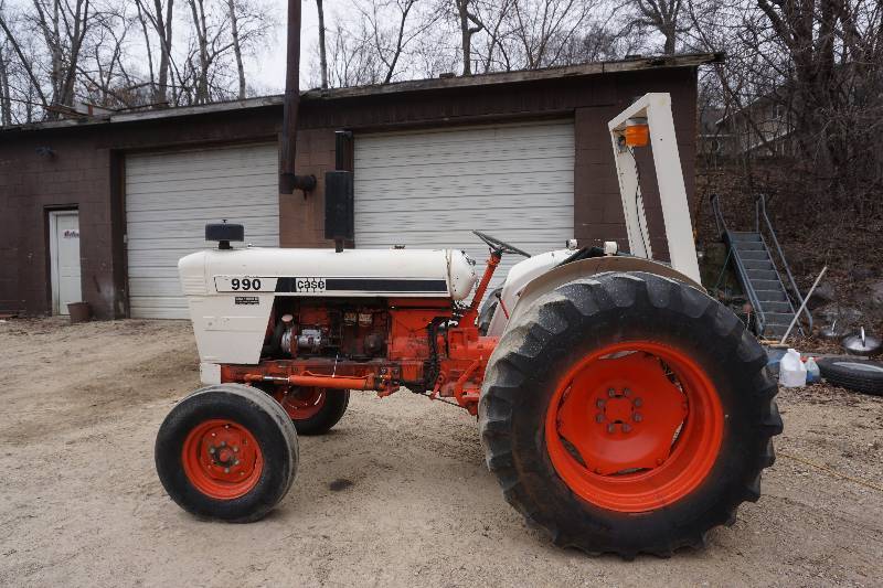 lot 1 image: JI Case 990D Tractor
