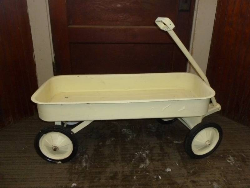 lot 4 image: Vintage Wagon