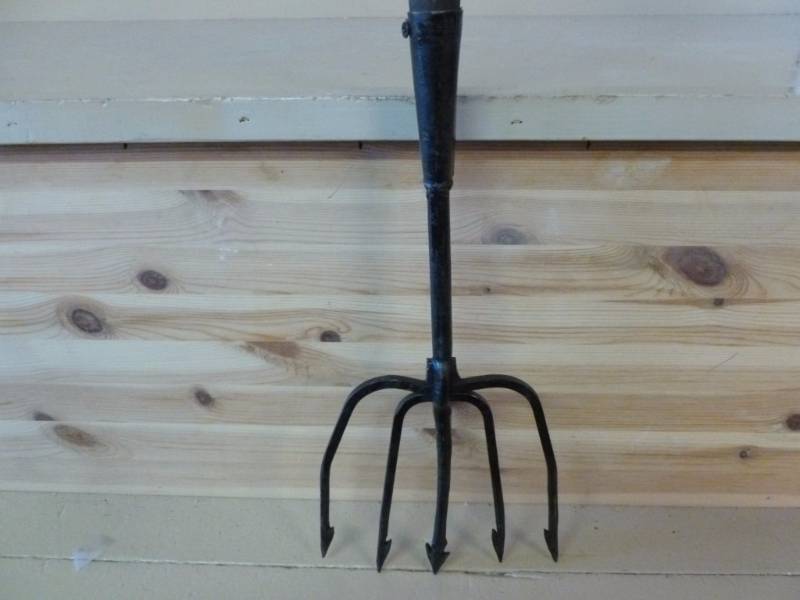 lot 6 image: Vintage River Spear