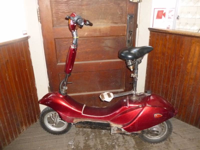 lot 8 image: Electric Scooter