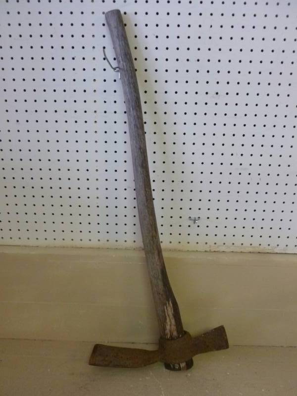 lot 16 image: Vintage Tool