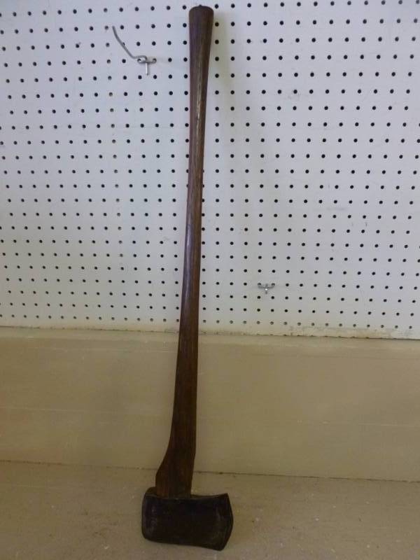lot 18 image: Vintage Ax