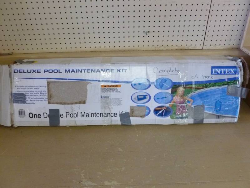 lot 22 image: Pool Maintenance Kit