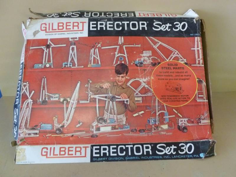 lot 34 image: Vintage Erector Set