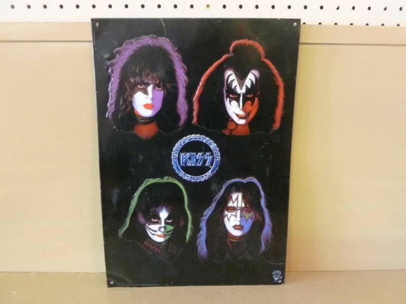 lot 52 image: Metal Kiss Sign