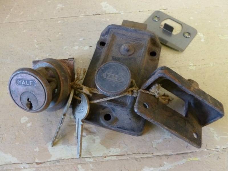 lot 55 image: Antique Lock