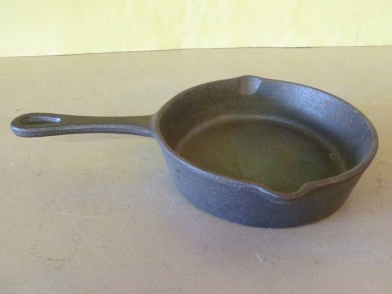 lot 64 image: Cast Iron Pan