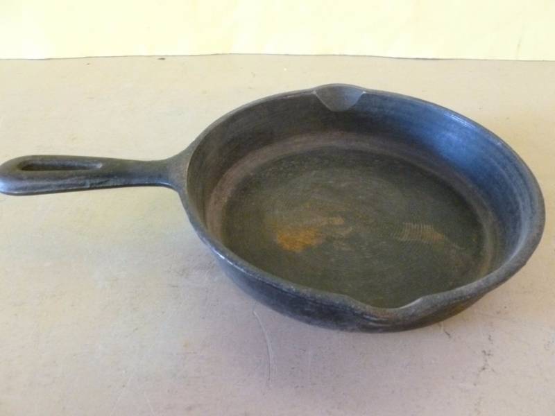 lot 66 image: Cast Iron Pan