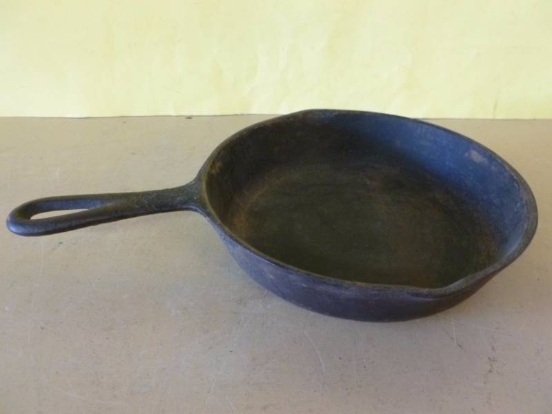 lot 68 image: Cast Iron Pan