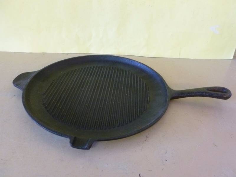 lot 69 image: Cast Iron Pan