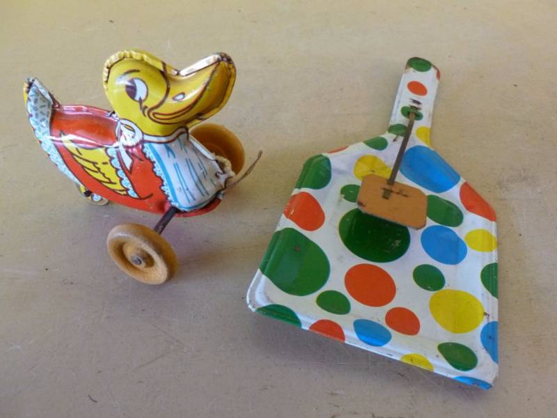 lot 75 image: Vintage Tin Toys